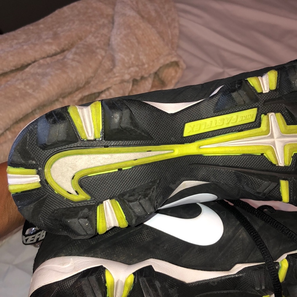 Nike cleats - Picture 3 of 4